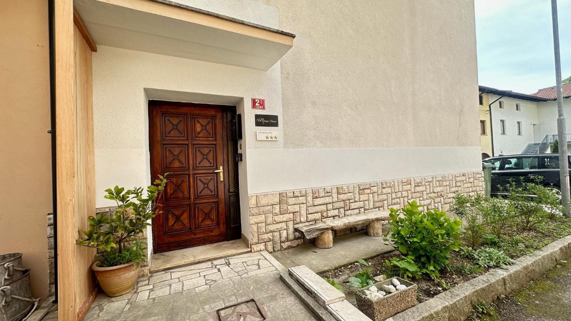 Апартаменты Old Square House - Hisa Na Starem Trgu Толмин Экстерьер фото